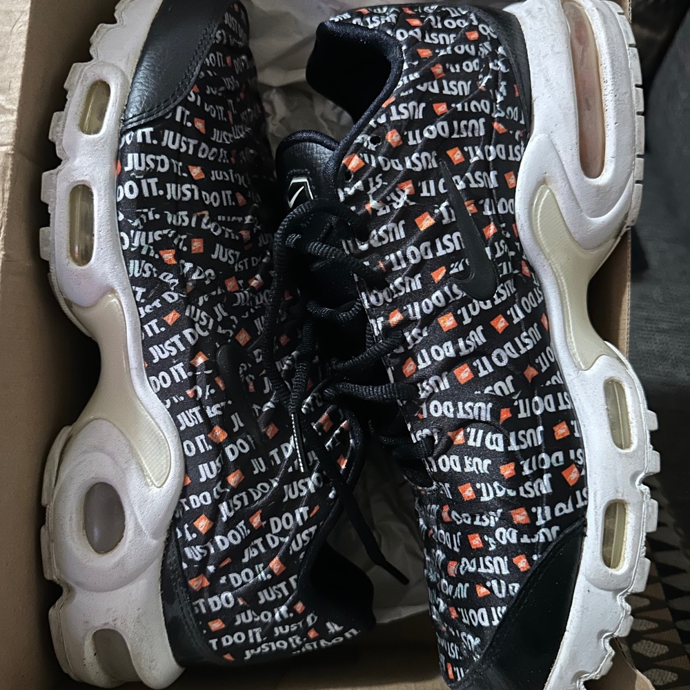 Nike women’s sneakers